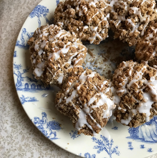 applesauce chai tea cakes with cinnamon streusel topping